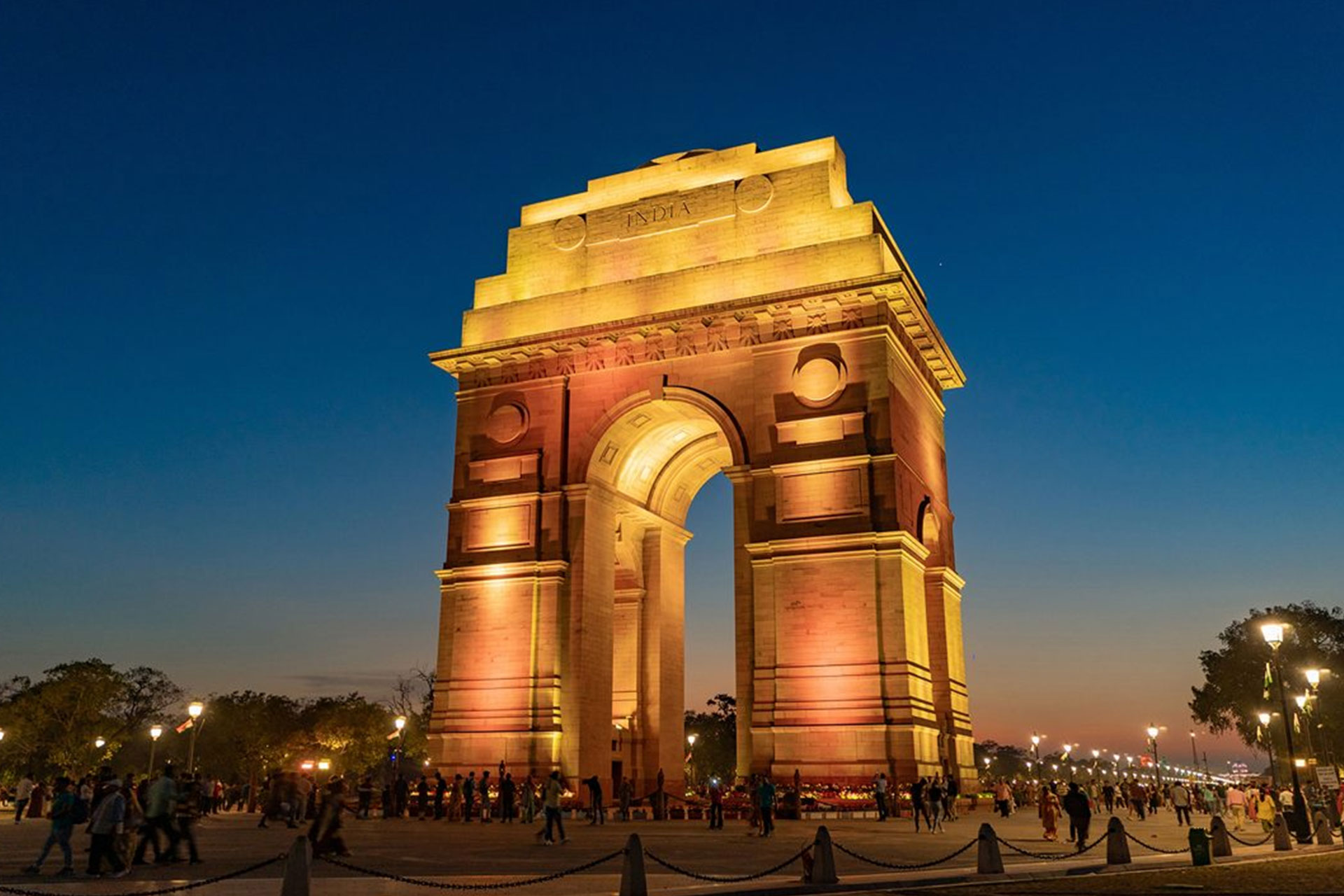 Explore the India Gate in Delhi Incredible India